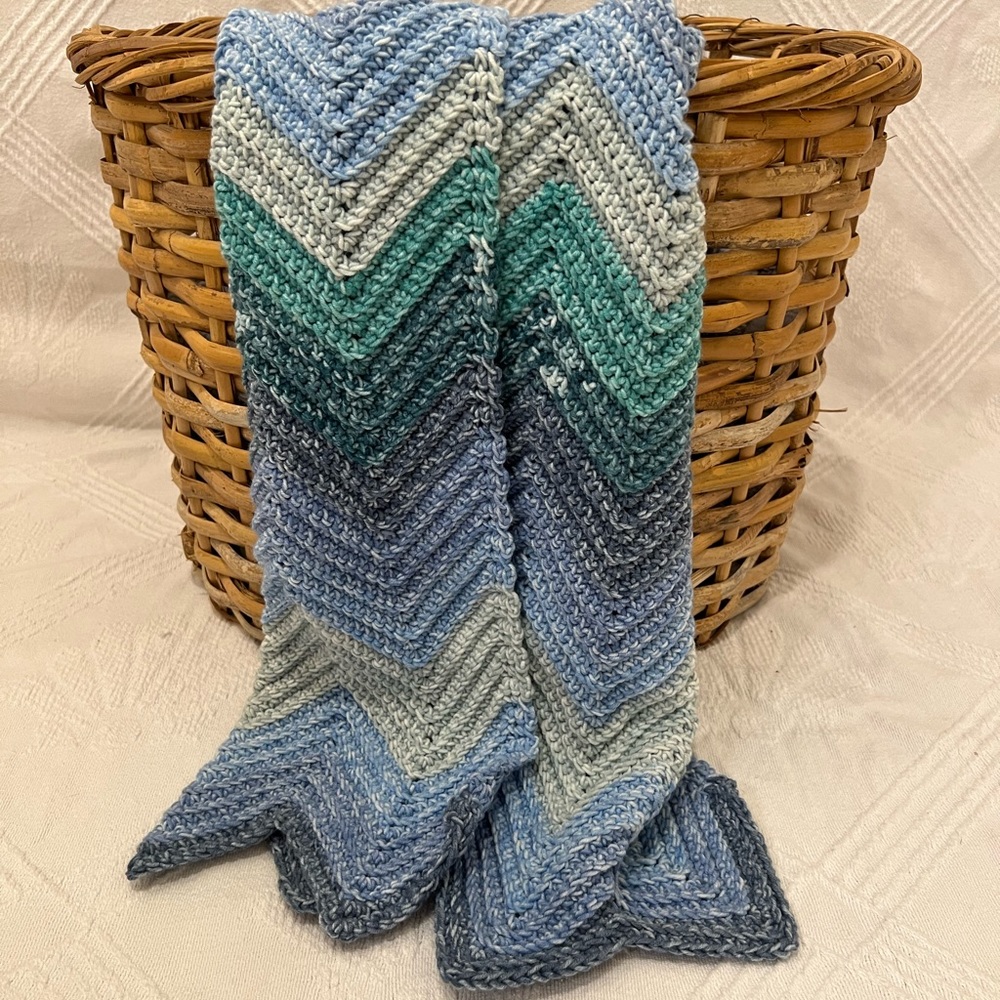 ❤️ Grandma’s Crochet Throw/Baby Blanket in Handsome Blue Chevron Pattern